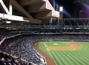 Upper level overhang, with earthquake-resistant construction